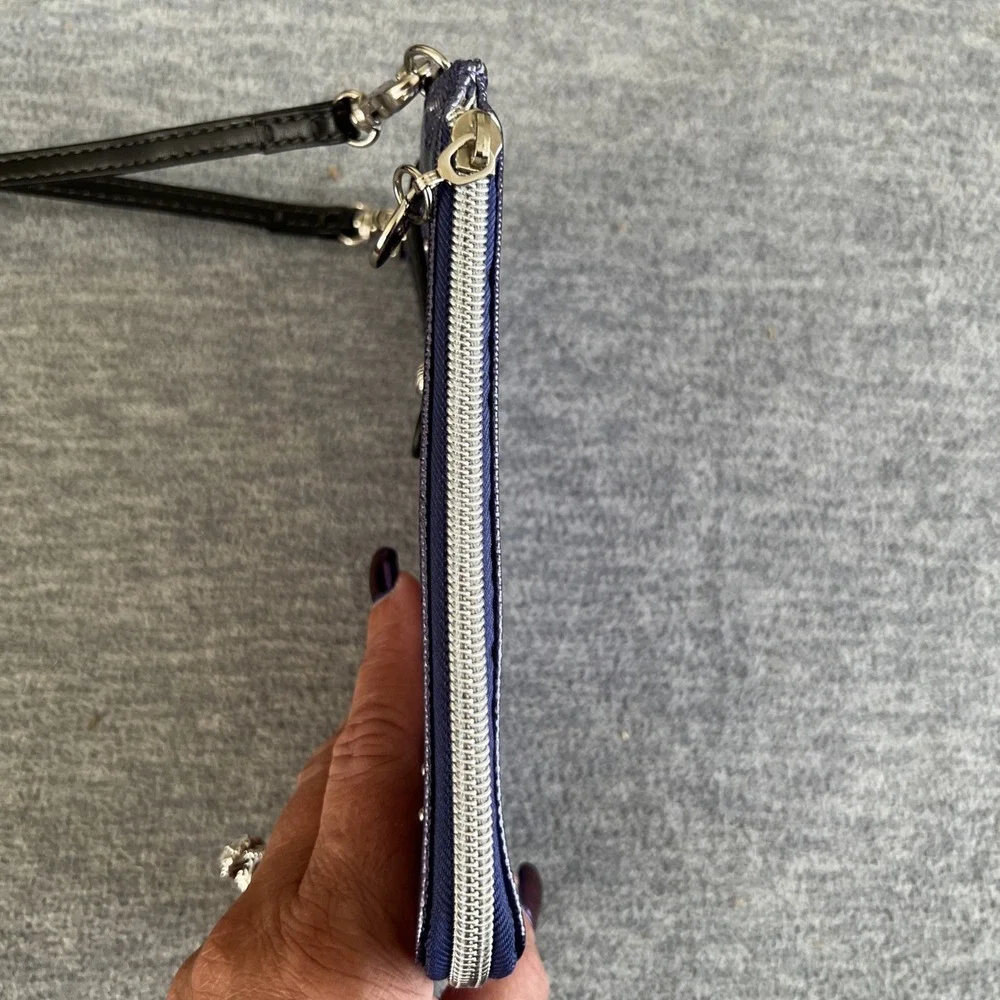 Sakroots Ella Smartphone Sling Crossbody Wallet Removable Strap Purple‎ Elephant
